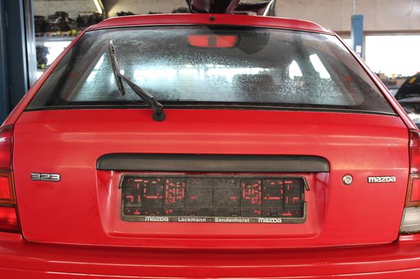 Foto: HECKKLAPPE eines Mazda 323 P 1.5