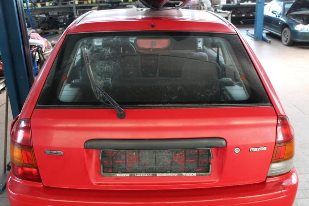 Foto: HECKKLAPPE eines Mazda 323 P 1.5
