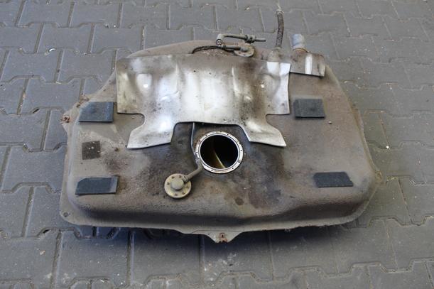 Foto: KRAFTSTOFFTANK eines Mazda 323 P 1.5