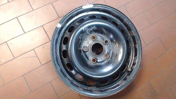 Foto: STAHLFELGE 6X15 ET45 eines Audi 100 Avant 2.3 E TR