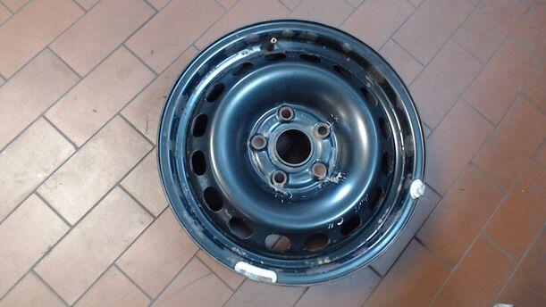 Foto: STAHLFELGE 6X15 ET45 eines Audi 100 Avant 2.3 E TR