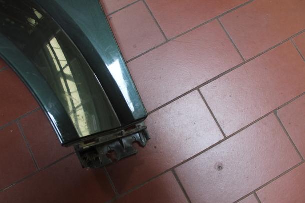 Foto: KOTFLÜGEL  LINKS (Beschädigt) eines Audi A2 1.4