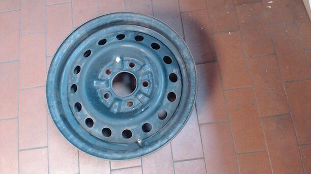 Foto: STAHLFELGE 6X14 ET40 eines Nissan Serena 2.0 C