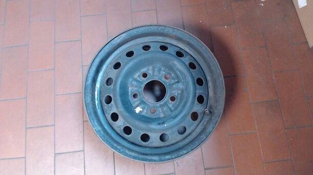 Foto: STAHLFELGE 6X14 ET40 eines Nissan Serena 2.0 C