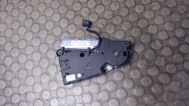 Foto: SCHIEBEDACHMOTOR eines VW Golf 1.4