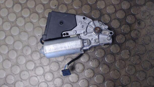 Foto: SCHIEBEDACHMOTOR eines VW Golf 1.4