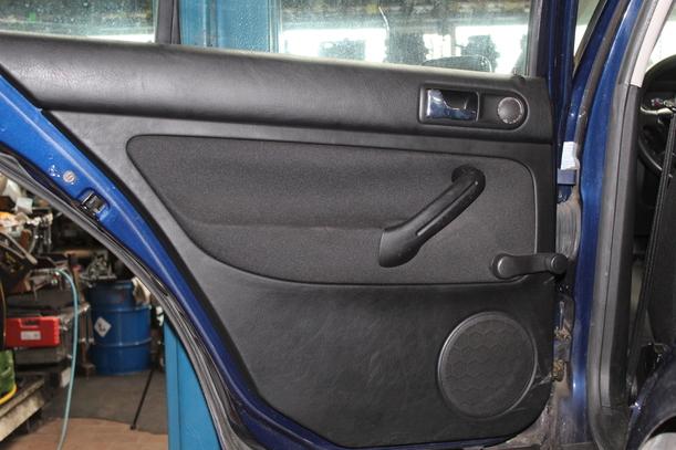 Foto: TÜR HINTEN LINKS eines VW Golf 1.4