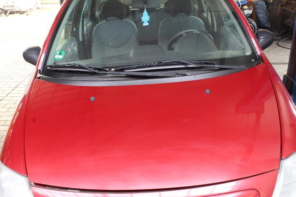 Foto: MOTORHAUBE eines Citroen C3 1.4 HDi