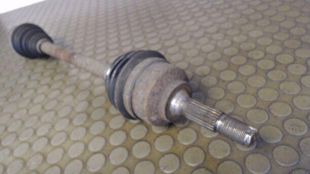 Foto: ANTRIEBSWELLE VORN LINKS eines Citroen C3 1.4 HDi