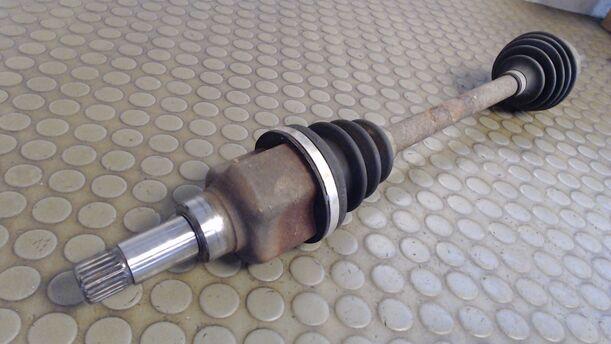 Foto: ANTRIEBSWELLE VORN LINKS eines Citroen C3 1.4 HDi