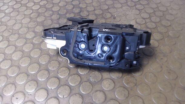 Foto: TÜRSCHLOSS VORN LINKS eines VW Golf 1.6 TDI DPF C