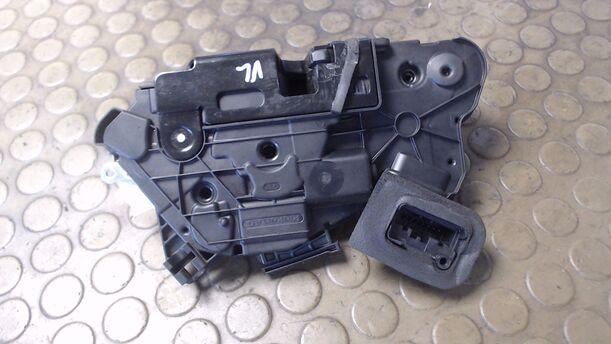 Foto: TÜRSCHLOSS VORN LINKS eines VW Golf 1.6 TDI DPF C
