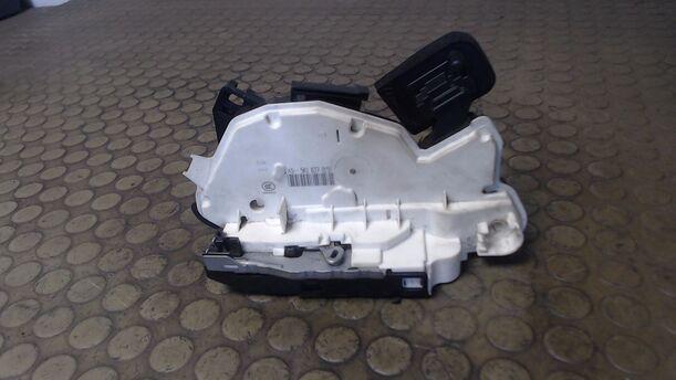 Foto: TÜRSCHLOSS VORN LINKS eines VW Golf 1.6 TDI DPF C