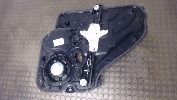 Foto: FENSTERHEBER ELEKTRISCH HINTEN LINKS eines VW Golf 1.6 TDI DPF C