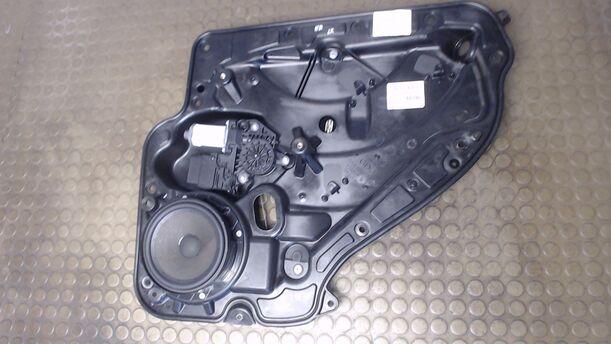 Foto: FENSTERHEBER ELEKTRISCH HINTEN RECHTS eines VW Golf 1.6 TDI DPF C