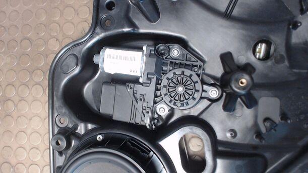 Foto: FENSTERHEBER ELEKTRISCH HINTEN RECHTS eines VW Golf 1.6 TDI DPF C