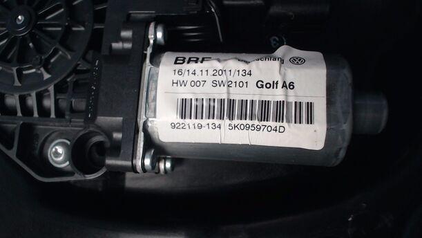 Foto: FENSTERHEBER ELEKTRISCH HINTEN RECHTS eines VW Golf 1.6 TDI DPF C