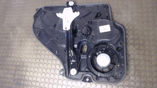 Foto: FENSTERHEBER ELEKTRISCH HINTEN RECHTS eines VW Golf 1.6 TDI DPF C