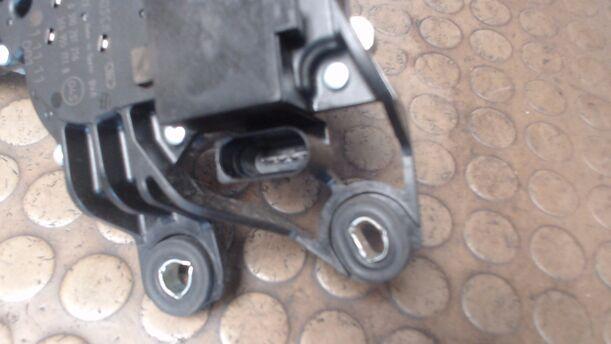 Foto: SCHEIBENWISCHERMOTOR HINTEN eines VW Golf 1.6 TDI DPF C