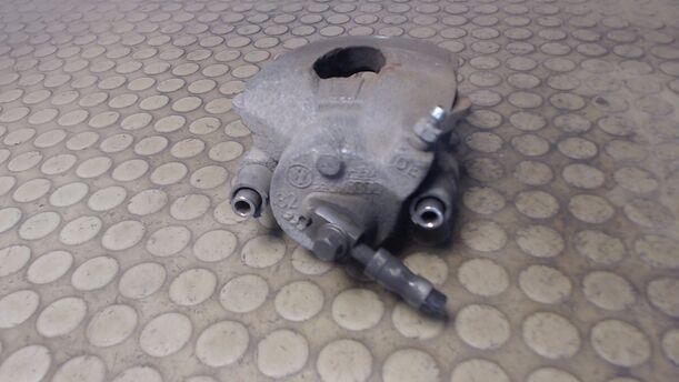 Foto: BREMSSATTEL VORN RECHTS eines VW Golf 1.6 TDI DPF C