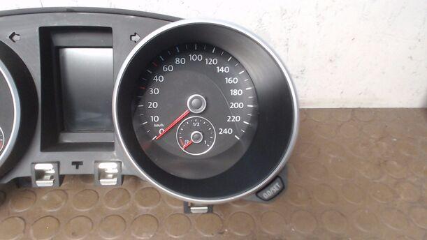Foto: TACHOEINHEIT eines VW Golf 1.6 TDI DPF