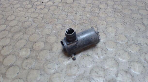 Foto: SCHEIBENWASCHPUMPE eines Mazda Premacy 1.9 SLX