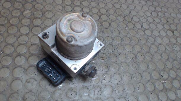 Foto: HAUPTBREMSAGGREGAT ABS eines Mazda Premacy 1.9 C