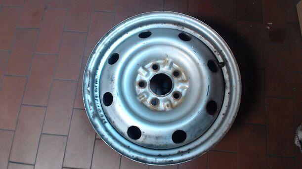 Foto: STAHLFELGE 6,5X16 ET46 eines Hyundai Santa Fe 2.0 CRDi VGT 4WD