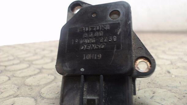 Foto: LUFTMASSENMESSER DENSO eines Suzuki Swift 1.3