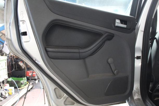 Foto: TÜR HINTEN LINKS eines Ford Focus Turnier 1.6 16V