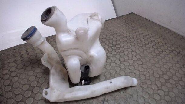 Foto: SCHEIBENWASCHBEHÄLTER eines Peugeot 207 95 VTi CL