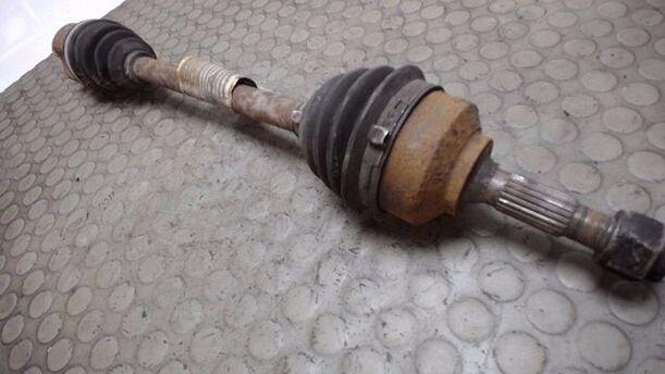 Foto: ANTRIEBSWELLE LINKS eines Peugeot 207 95 VTi CL