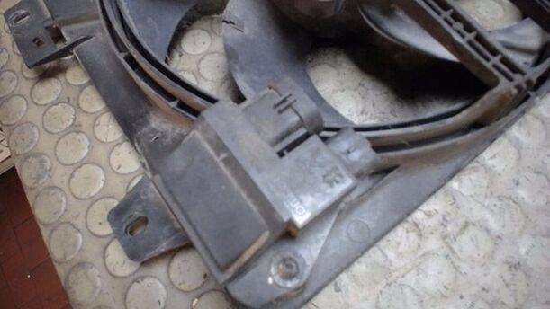 Foto: ELEKTROLÜFTER eines Peugeot 207 95 VTi CL