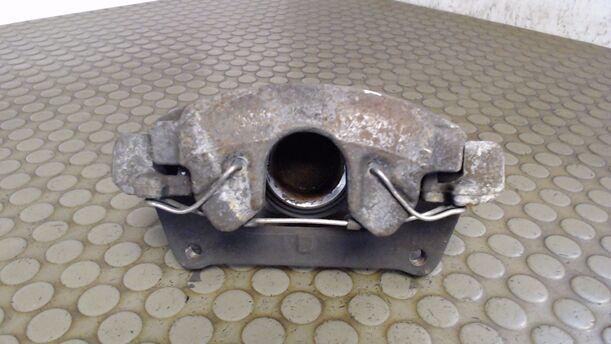 Foto: BREMSSATTEL VORN LINKS eines Volvo V70 D5