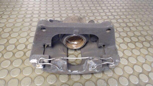 Foto: BREMSSATTEL VORN LINKS eines Volvo V70 D5