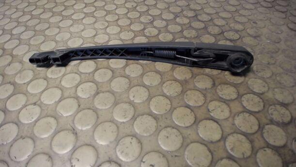 Foto: SCHEIBENWISCHERARM HINTEN eines Renault Clio 1.2 16V 75