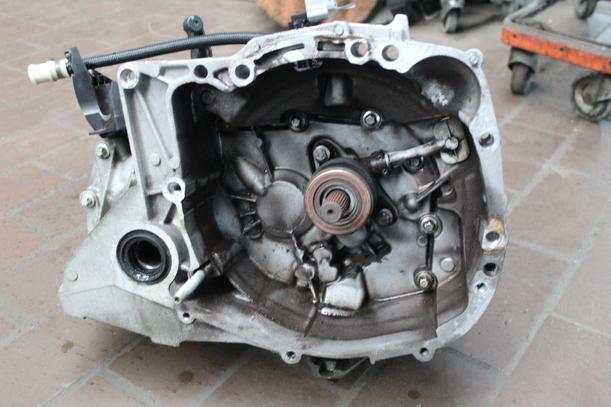Foto: SCHALTGETRIEBE JH3128 eines Renault Clio 1.2 16V 75