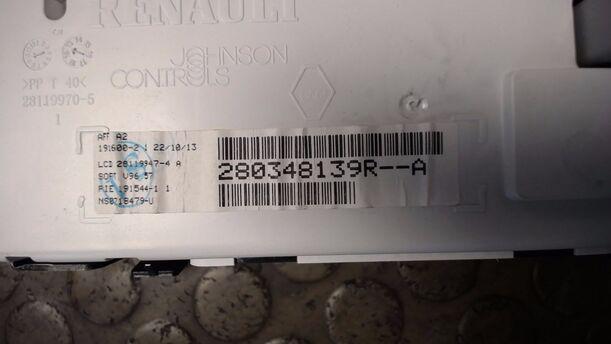 Foto: INFORMATIONSDISPLAY eines Renault Clio 1.2 16V 75