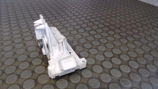 Foto: TÜRSCHLOSS HINTEN LINKS eines Ford Mondeo 2.5  Turnier V6 CL