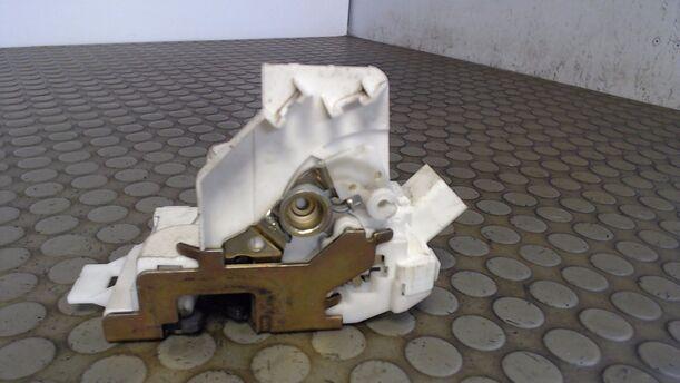 Foto: TÜRSCHLOSS HINTEN LINKS eines Ford Mondeo 2.5  Turnier V6 CL