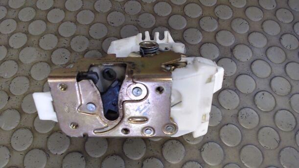 Foto: TÜRSCHLOSS HINTEN LINKS eines Ford Mondeo 2.5  Turnier V6 CL