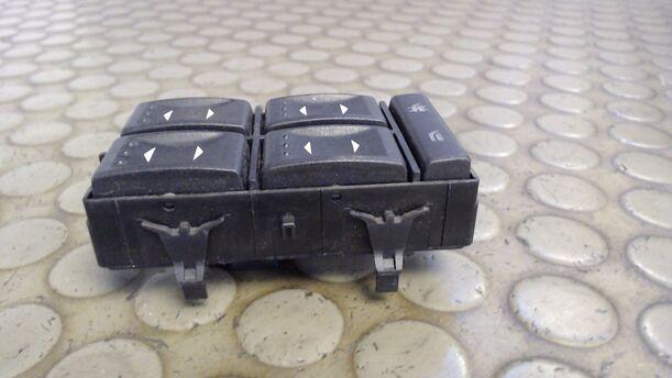 Foto: FENSTERHEBERSCHALTER eines Ford Mondeo 2.5  Turnier V6