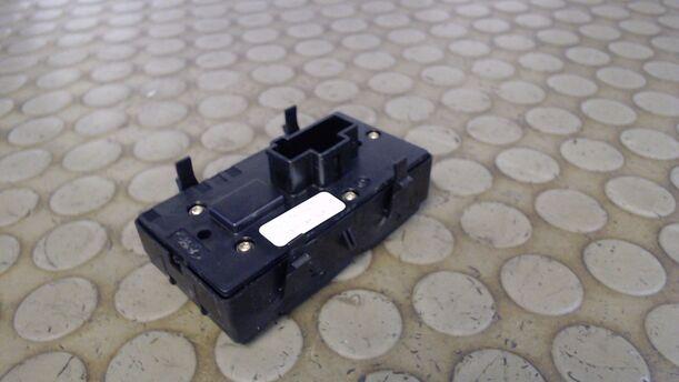 Foto: FENSTERHEBERSCHALTER eines Ford Mondeo 2.5  Turnier V6