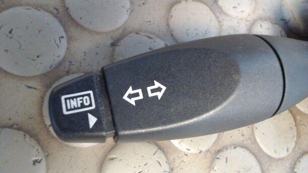 Foto: BLINKSCHALTER/KOMBISCHALTER eines Ford Mondeo 2.5  Turnier V6 CL