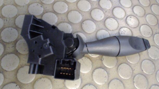 Foto: BLINKSCHALTER/KOMBISCHALTER eines Ford Mondeo 2.5  Turnier V6 CL
