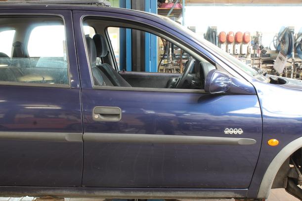 Foto: TÜR VORN RECHTS (4/5-Türer) eines Opel Corsa 16V