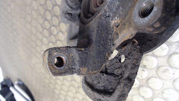 Foto: ACHSSCHENKEL VORN LINKS eines Opel Corsa 16V