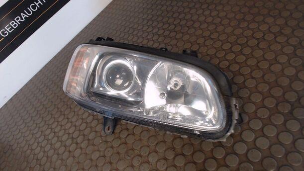 Foto: SCHEINWERFER RECHTS eines Opel Omega Caravan 2.0 16V