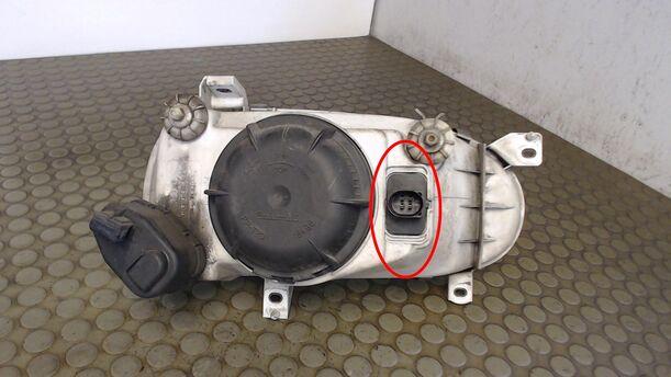Foto: SCHEINWERFER LINKS eines VW Golf 1.8
