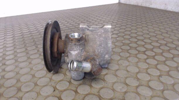 Foto: SERVOPUMPE / PUMPE SERVOLENKUNG eines VW Golf 1.8